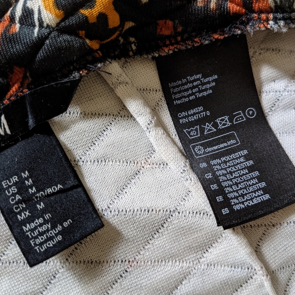 3/$15 🤑 H&M quilted skirt - Picture 4 of 5